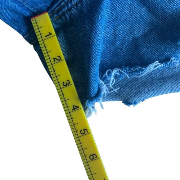 Abercrombie & Fitch Women's Boyfriend Short Midrise Distressed Medium Wash Sz16 - Picture 7 of 7